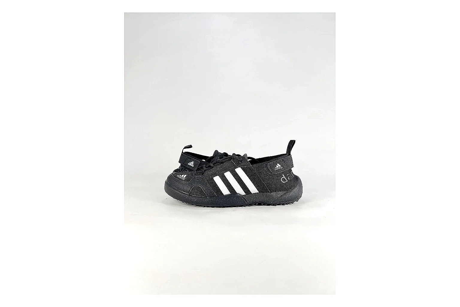 Adidas Originals Daroga Black White Sneakers spreadsheet record image with black white low-top sneakers with mesh texture, side-profile shape, upper panel lines, and outsole detail