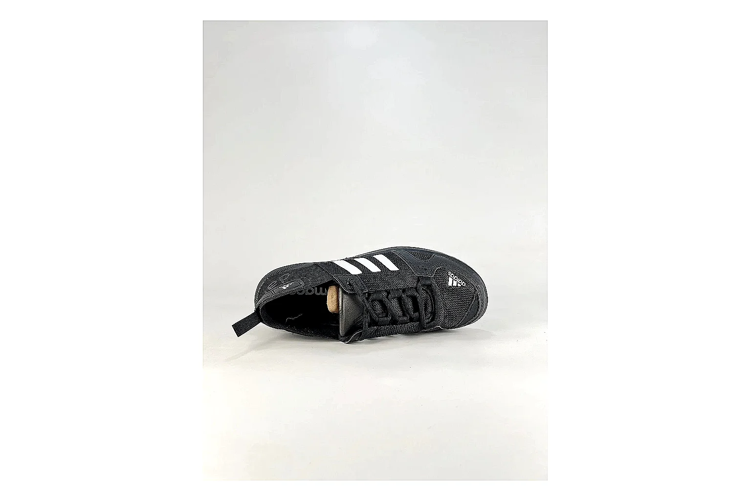 Adidas Originals Daroga Black White Sneakers spreadsheet record image with black white low-top sneakers with mesh texture, side-profile shape, upper panel lines, and outsole detail thumbnail 2