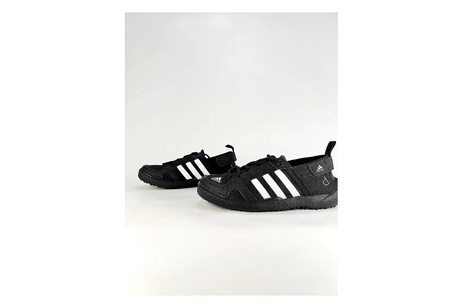 Adidas Originals Daroga Black White Sneakers spreadsheet record image with black white low-top sneakers with mesh texture, side-profile shape, upper panel lines, and outsole detail thumbnail 5