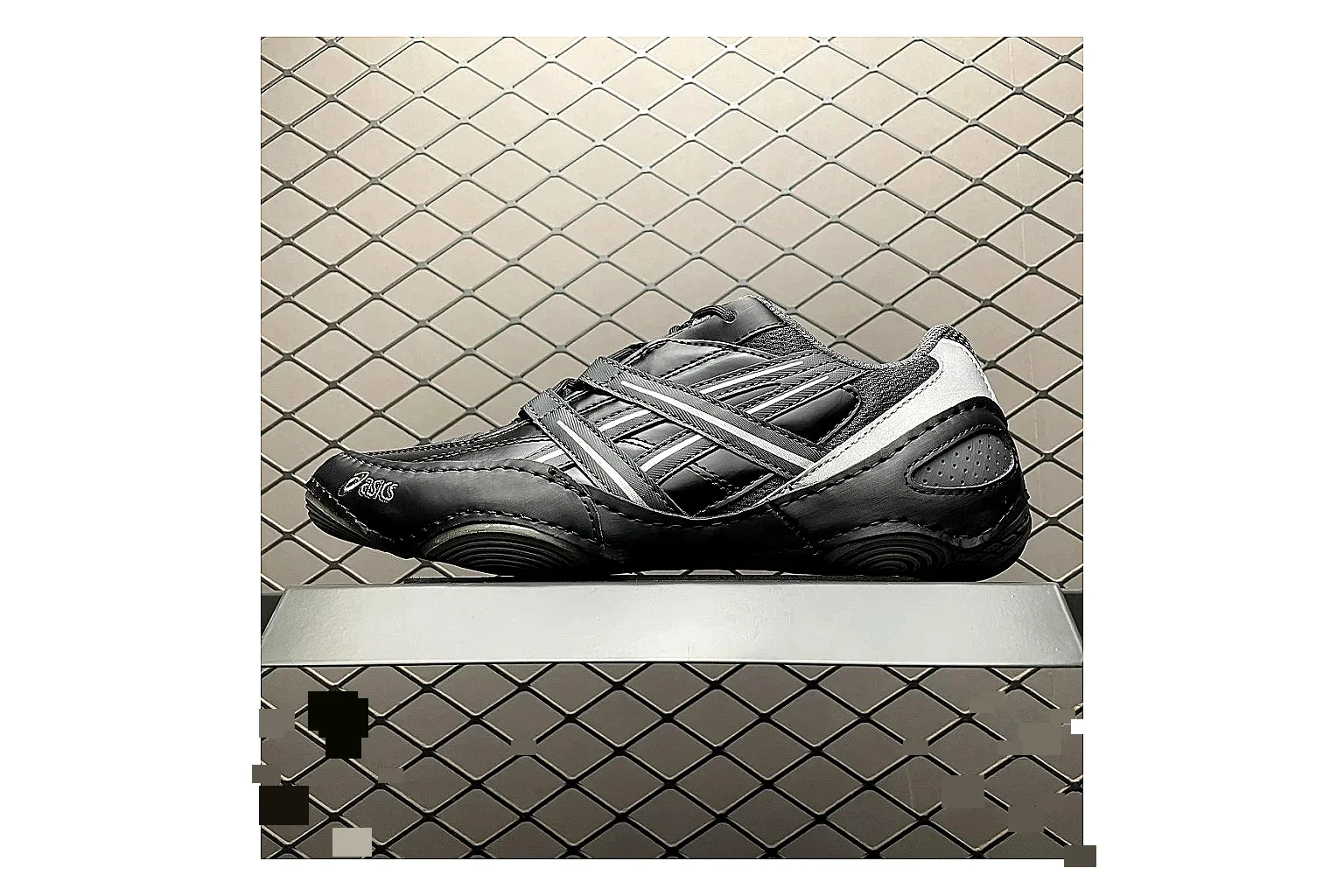 Asics Gel-Kahana Black Silver Sheetbase record image with black silver gel-kahana trail runner with mixed upper and trail shape