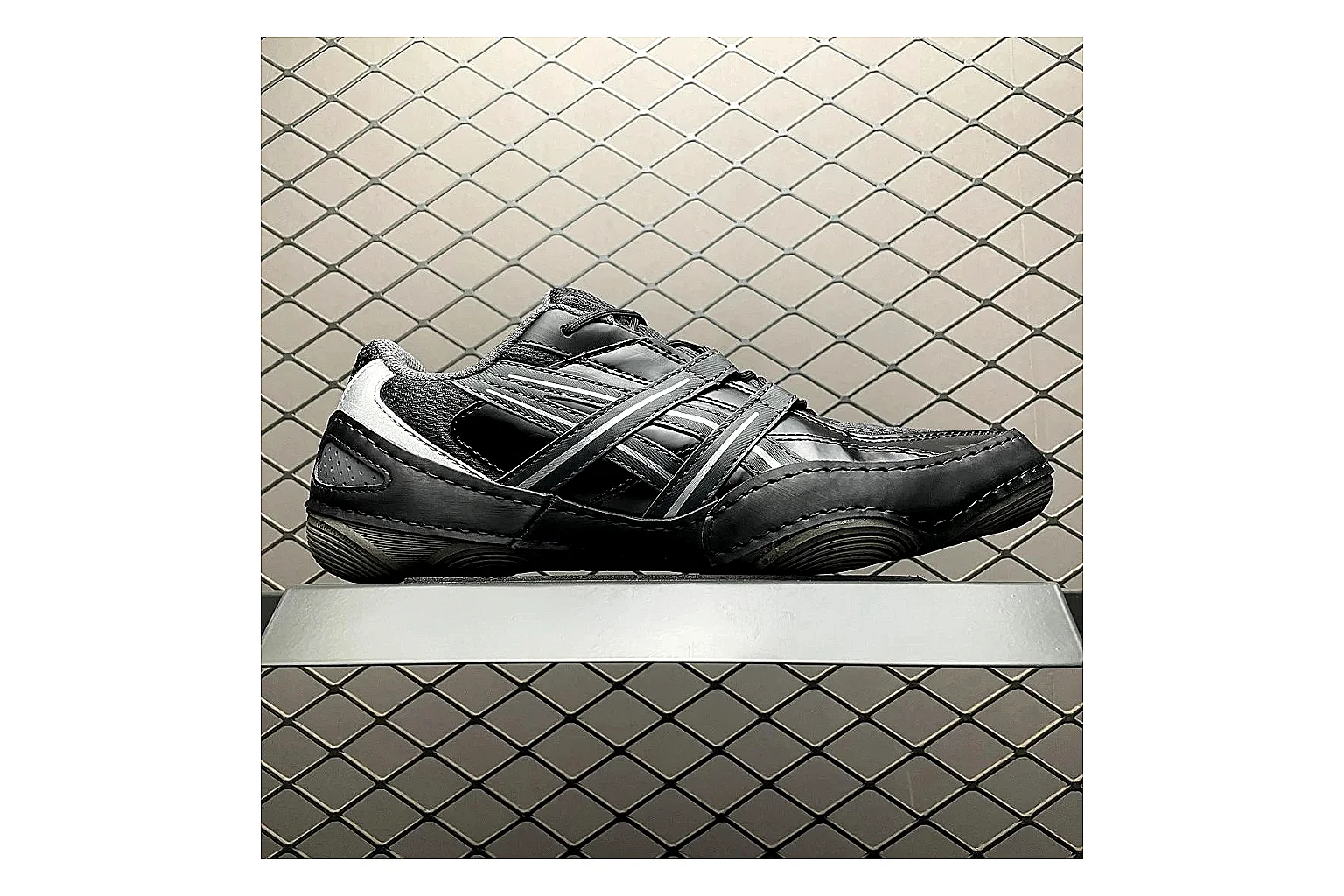 Asics Gel-Kahana Black Silver Sheetbase record image with black silver gel-kahana trail runner with mixed upper and trail shape thumbnail 2