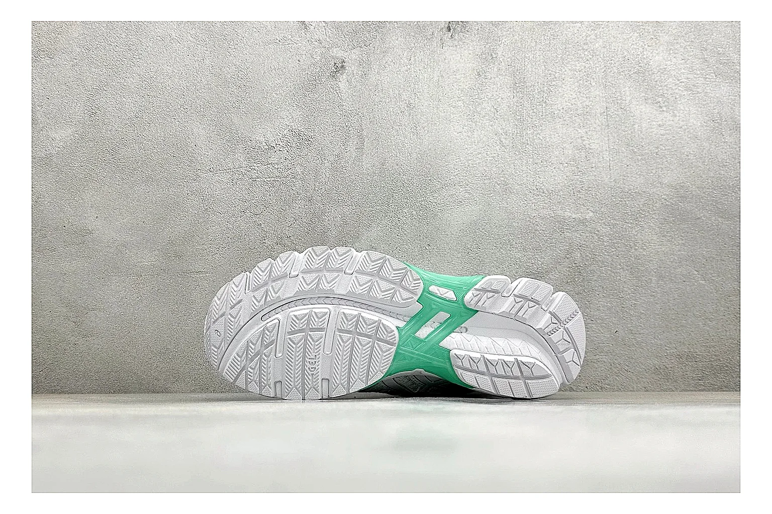 Asics Gel-Kayano White Mint spreadsheet record photo showing white mesh runner upper, mint Asics accents, cushioned Gel-Kayano sole, and technical support shape