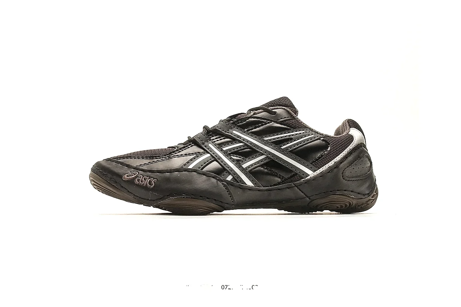 Asics Gel Runner Black Gray spreadsheet record photo showing black gray mesh-leather upper, layered runner panels, Asics side stripes, and cushioned retro sole