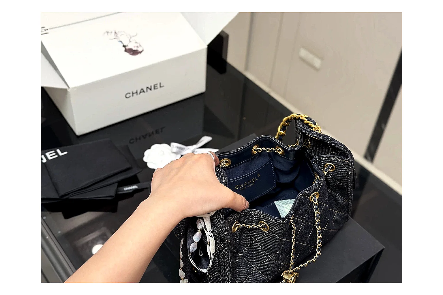 Chanel Quilted Chain Bag Black Blue spreadsheet record photo showing black blue quilted leather body, chain shoulder strap, flap structure, and polished luxury-bag hardware thumbnail 4