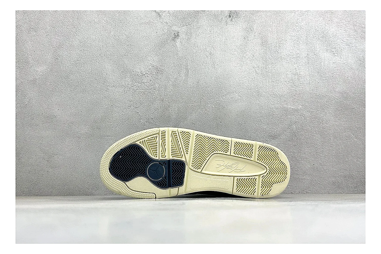 Jordan Flight Navy Suede spreadsheet record photo showing navy suede upper, low court silhouette, cream sole, and soft retro basketball profile thumbnail 4
