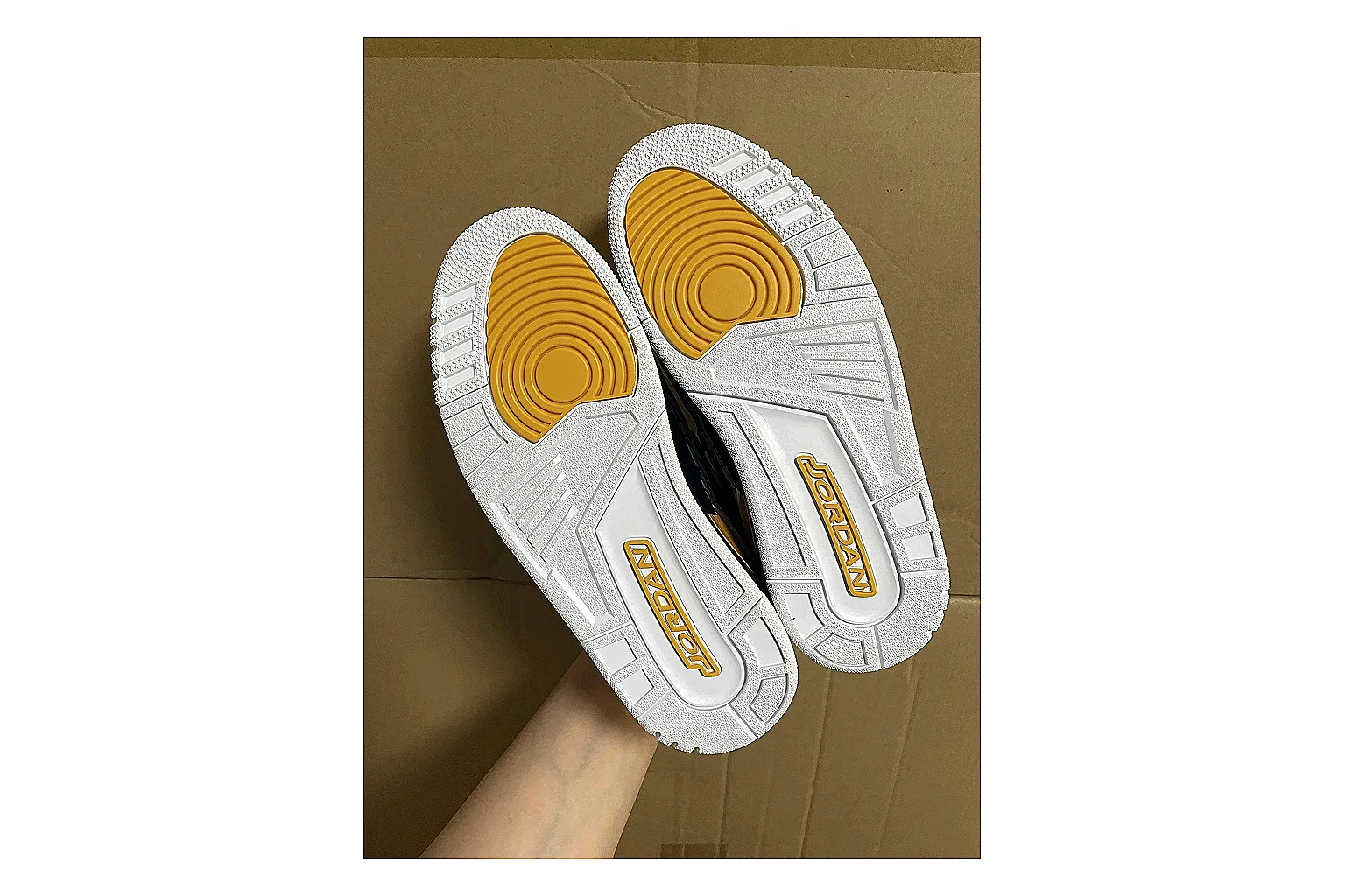 Jordan Retro Court White Yellow spreadsheet record photo showing white leather low-top upper, yellow accents, basketball-retro shape, and clean court sole thumbnail 5