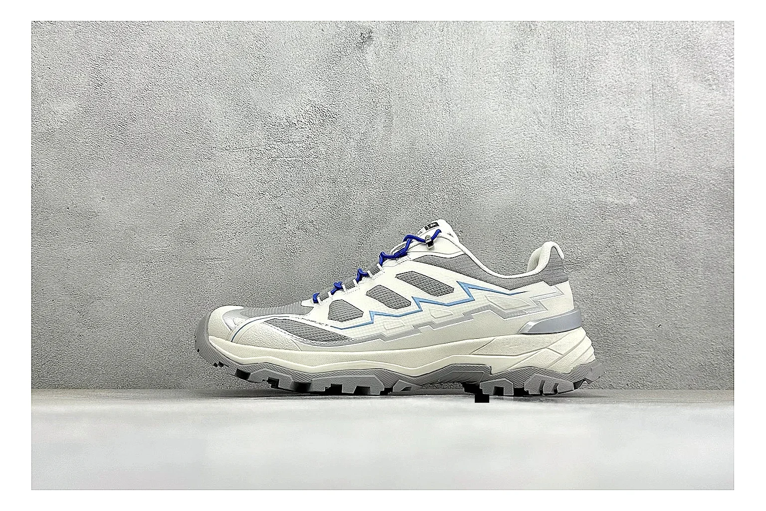 Kailas Fuga 5 White Blue spreadsheet record photo showing white trail upper, blue accents, Vibram outsole, and protective technical running build
