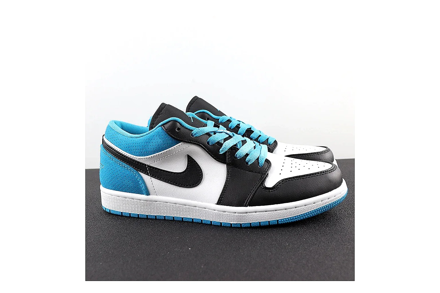 kakosheetbase.com Black Cyan Low Top Runner Low Top spreadsheet record six-photo gallery thumbnail 2