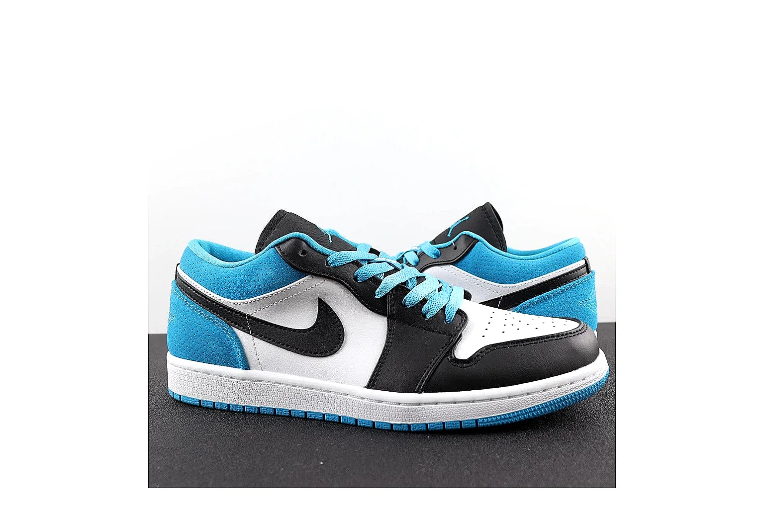 kakosheetbase.com Black Cyan Low Top Runner Low Top spreadsheet record six-photo gallery thumbnail 3