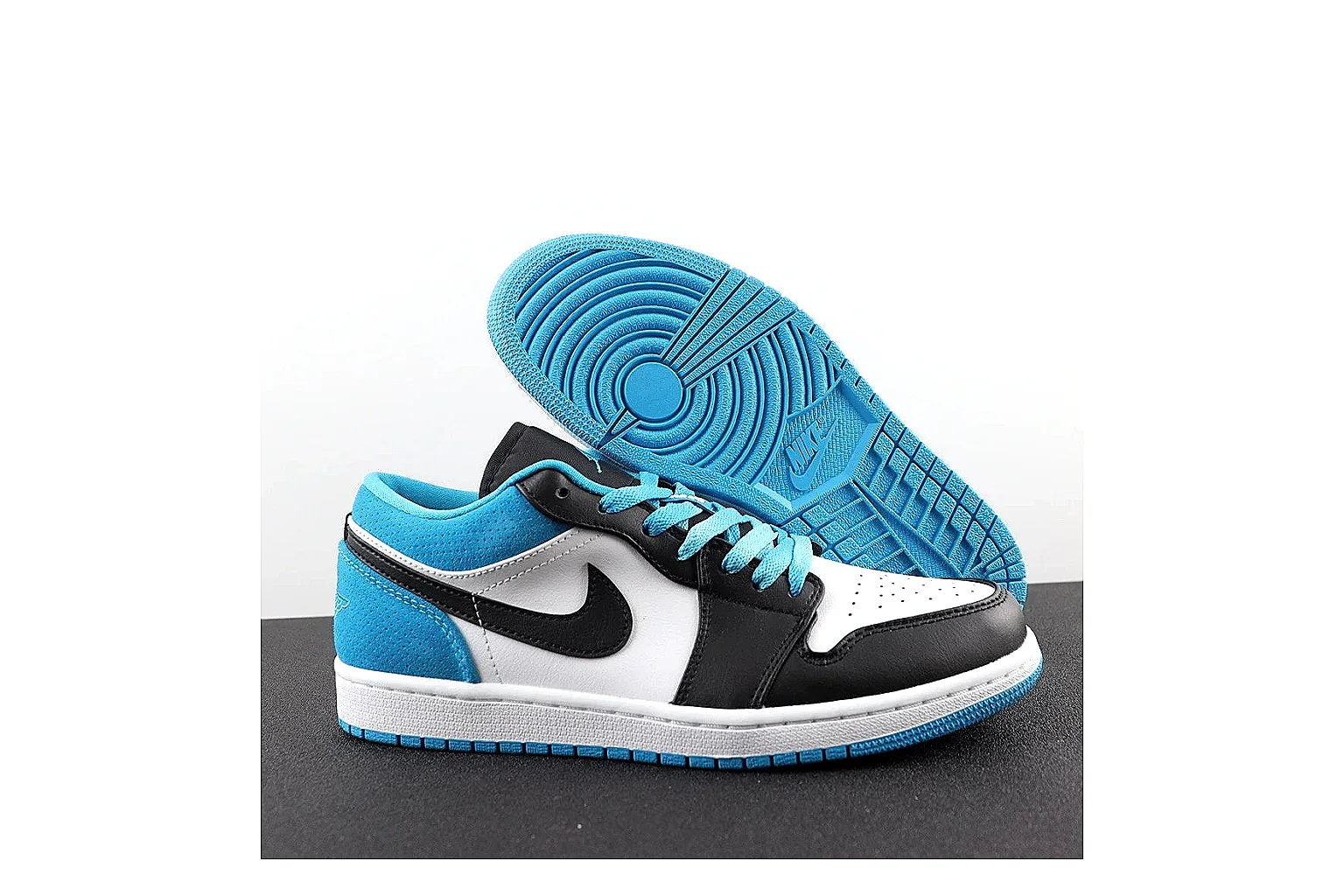 kakosheetbase.com Black Cyan Low Top Runner Low Top spreadsheet record six-photo gallery thumbnail 4