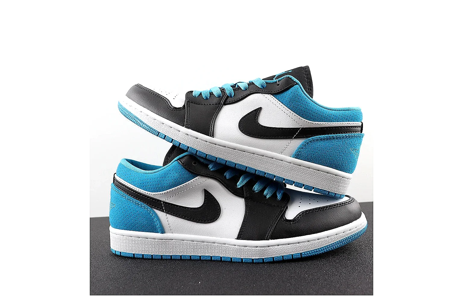kakosheetbase.com Black Cyan Low Top Runner Low Top spreadsheet record six-photo gallery