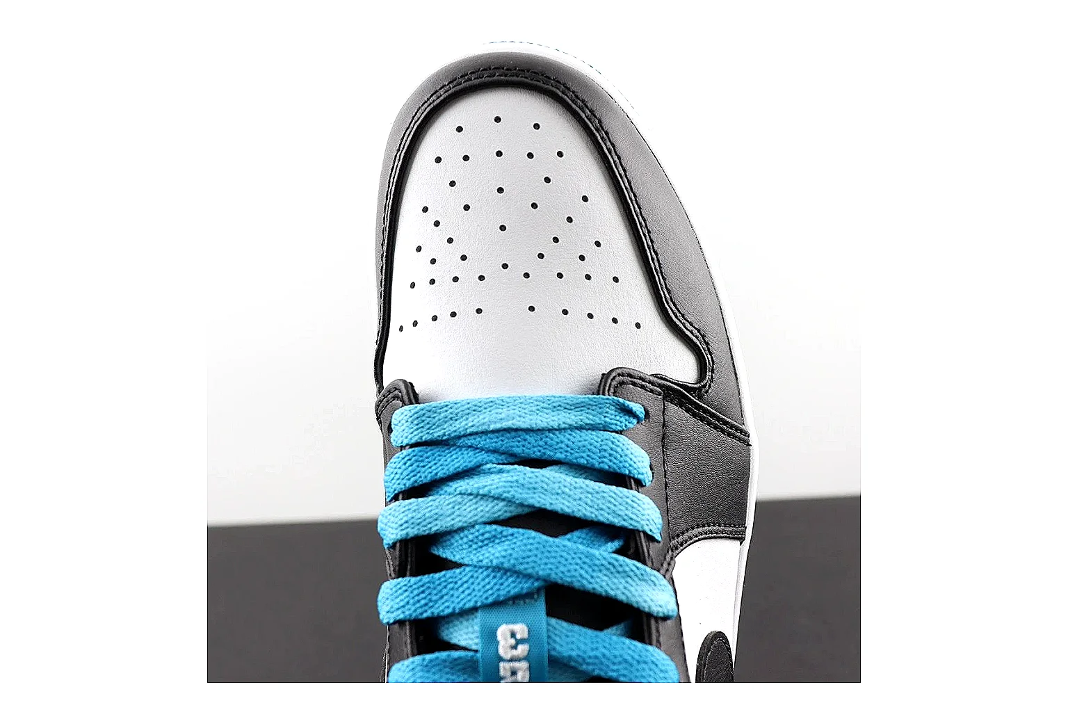 kakosheetbase.com Black Cyan Low Top Runner Low Top spreadsheet record six-photo gallery thumbnail 5