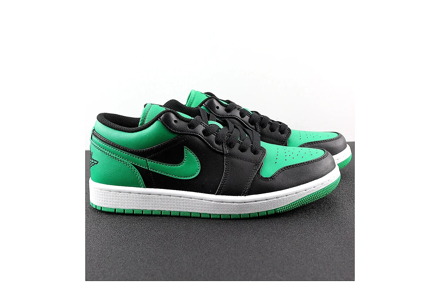 kakosheetbase.com Black Gray Low Top Runner Low Top spreadsheet record six-photo gallery thumbnail 2