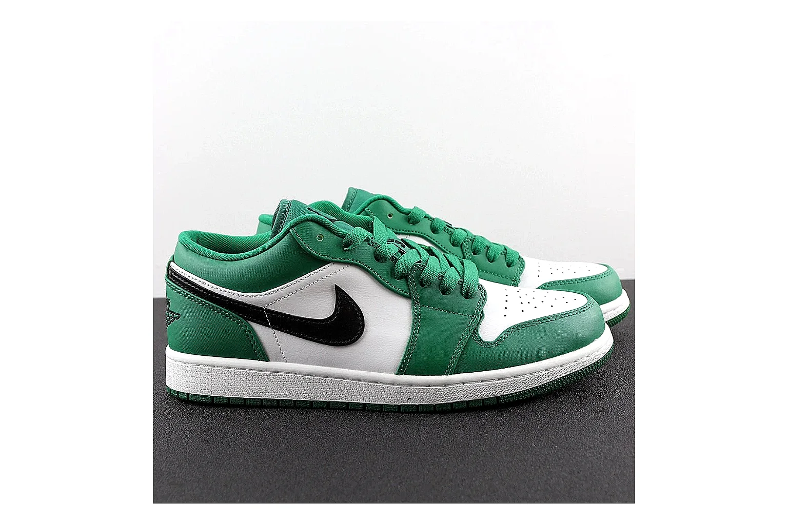 kakosheetbase.com Black Green Low Top Runner Low Top spreadsheet record six-photo gallery thumbnail 2