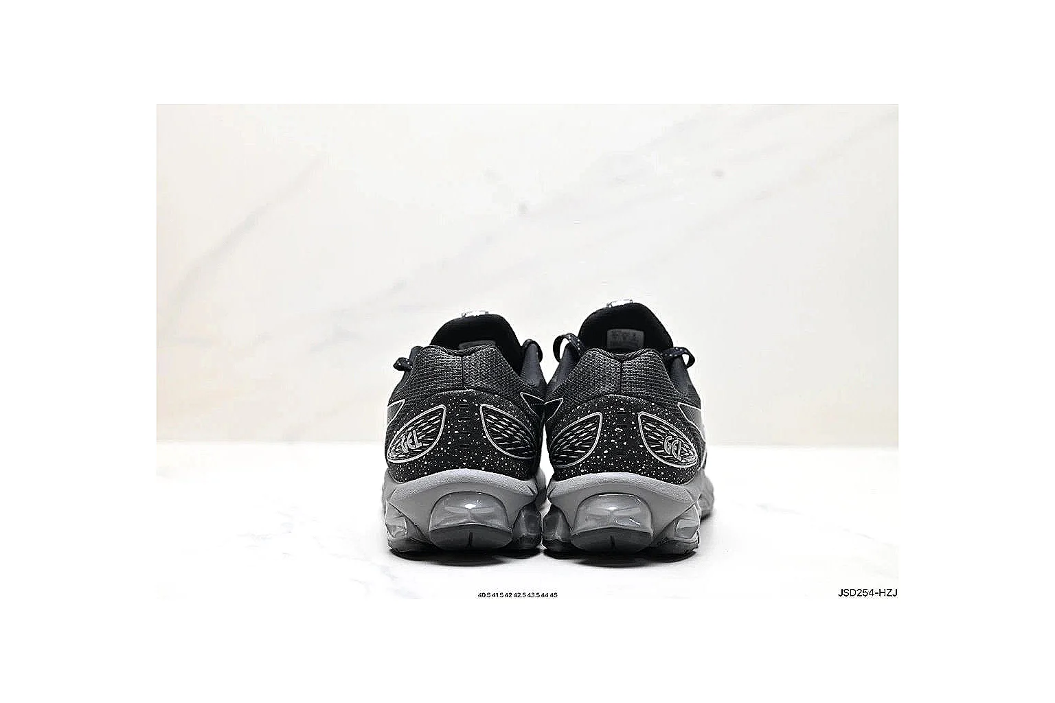 kakosheetbase.com Black White Low Top Runner Low Top spreadsheet record six-photo gallery thumbnail 5