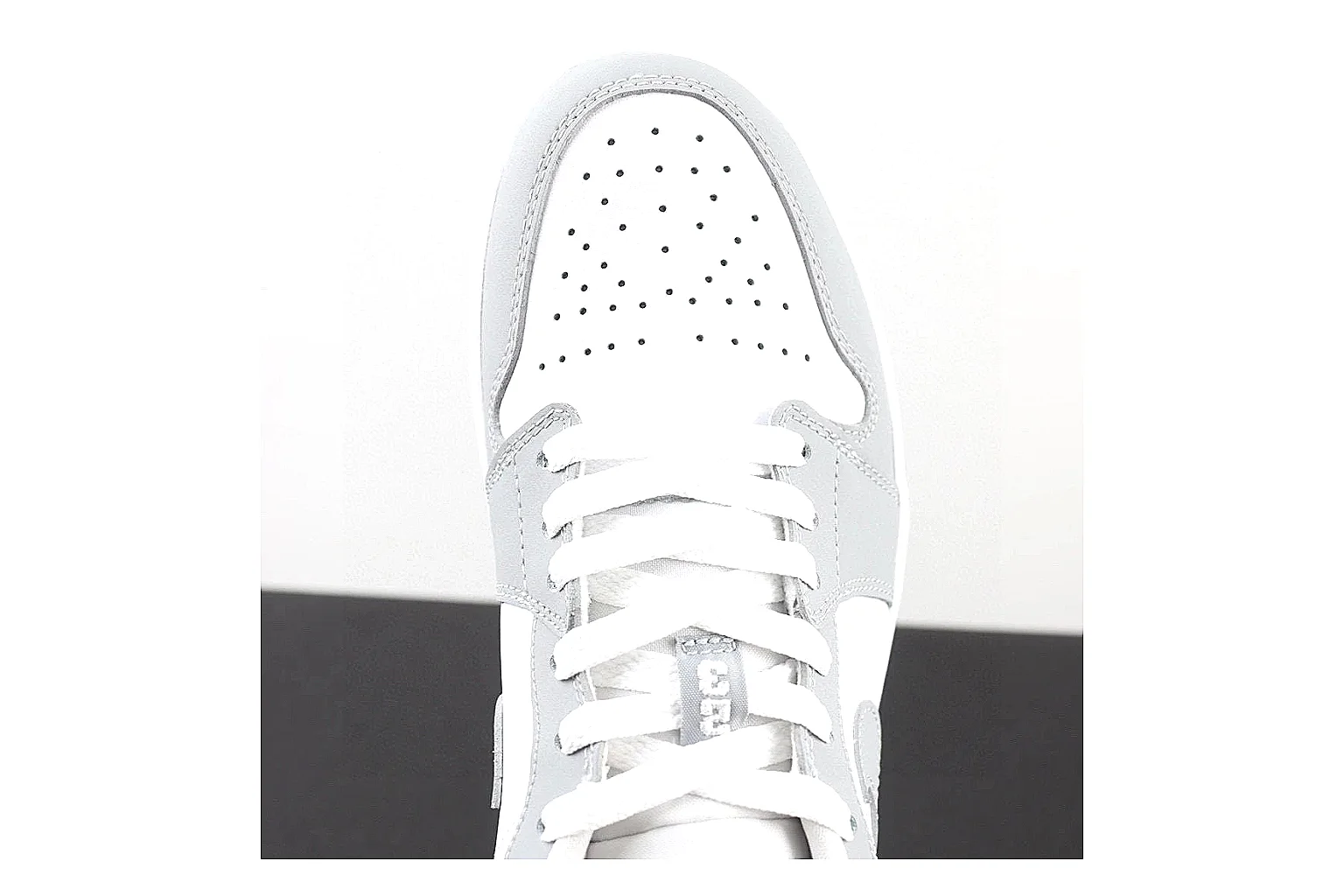 kakosheetbase.com Black White Low Top Runner Low Top spreadsheet record six-photo gallery
