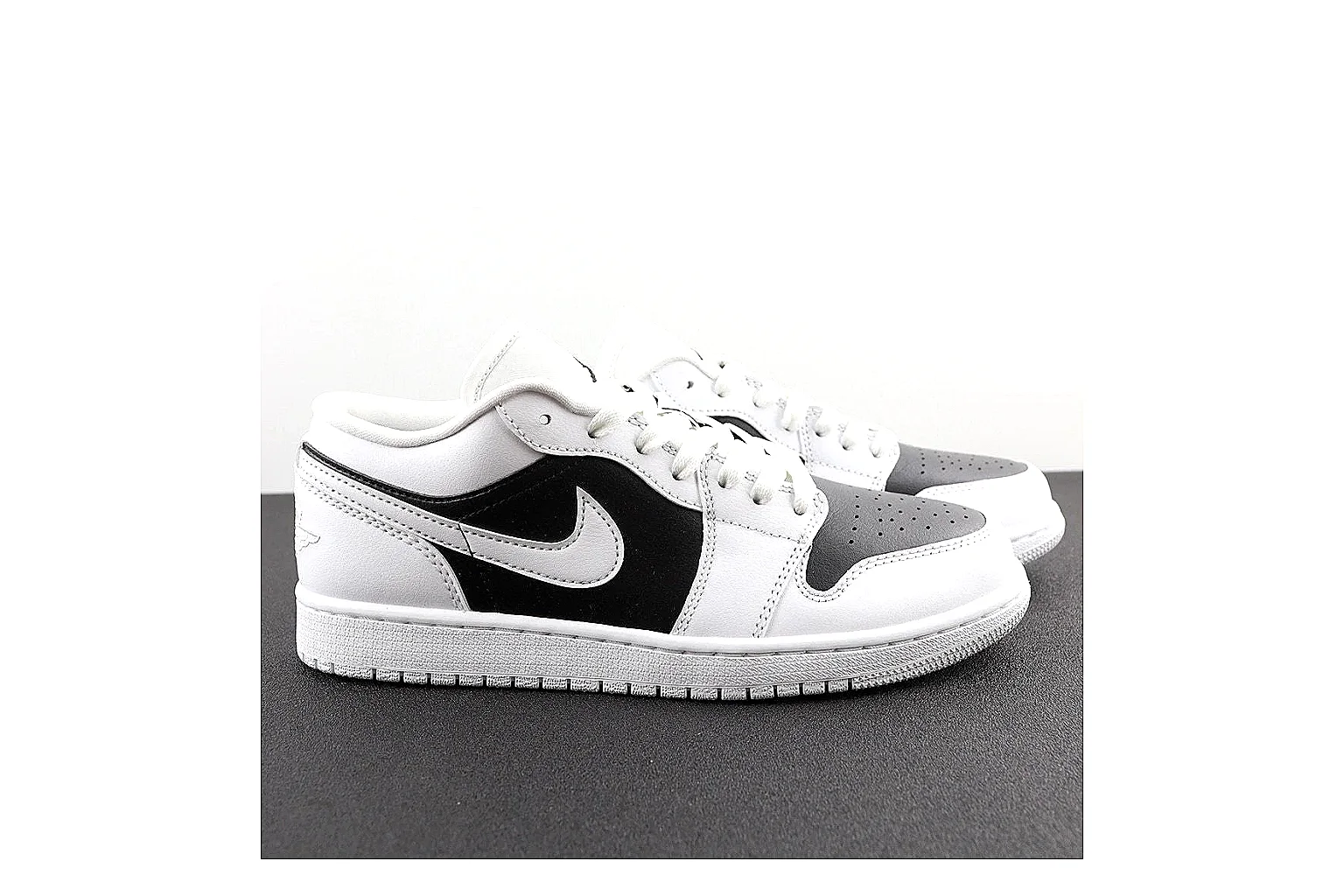 kakosheetbase.com Black White Low Top Runner Low Top spreadsheet record six-photo gallery thumbnail 2