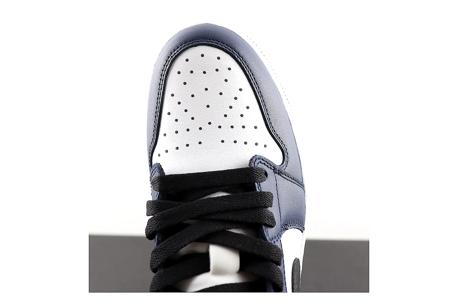 kakosheetbase.com Black White Low Top Runner Low Top spreadsheet record six-photo gallery thumbnail 5
