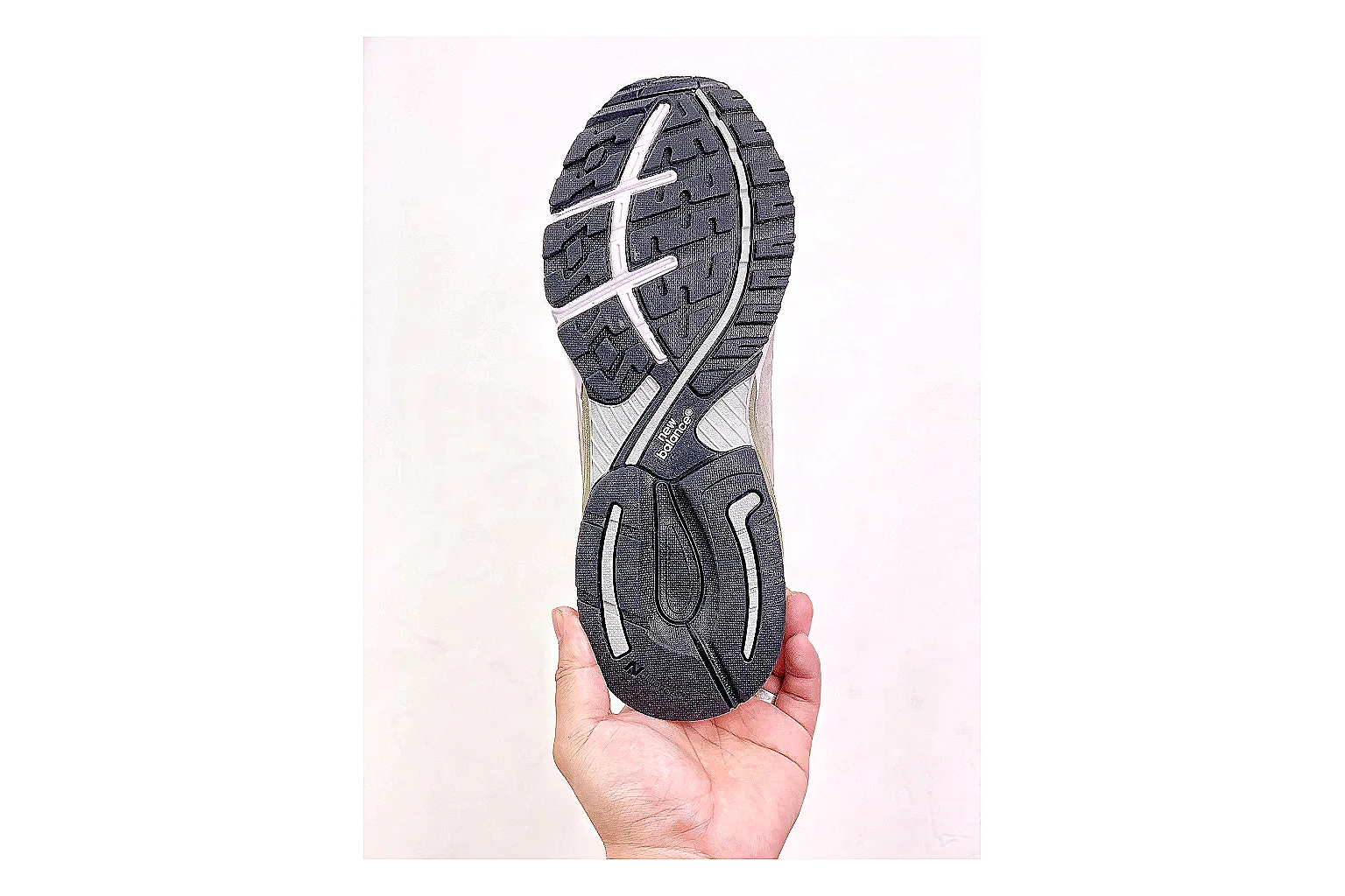 kakosheetbase.com White Silver Low Top Runner Low Top spreadsheet record six-photo gallery