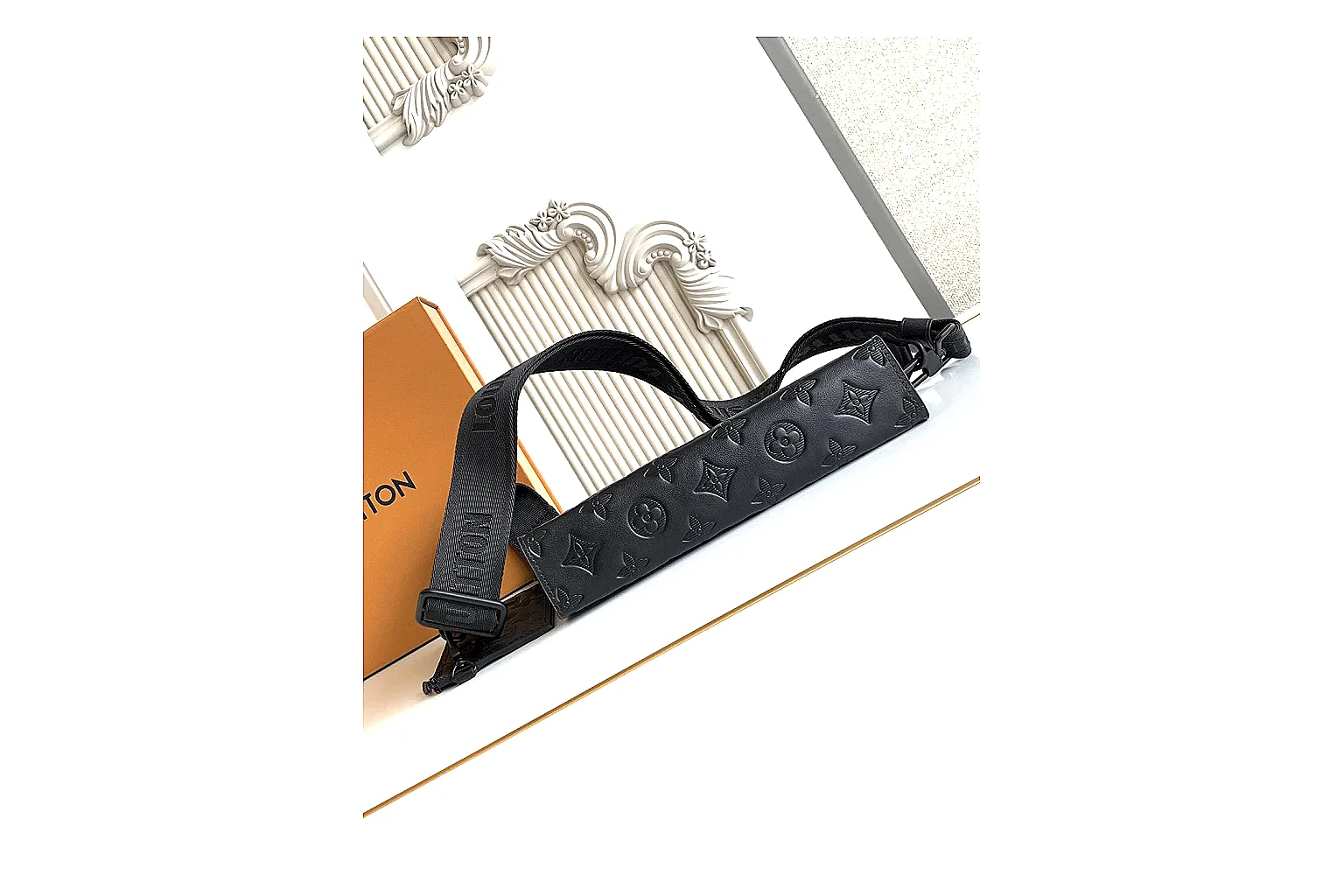 kakosheetbase.com Louis Vuitton Black Monogram Tote Bag 0762 Black structured-tote product image thumbnail 3