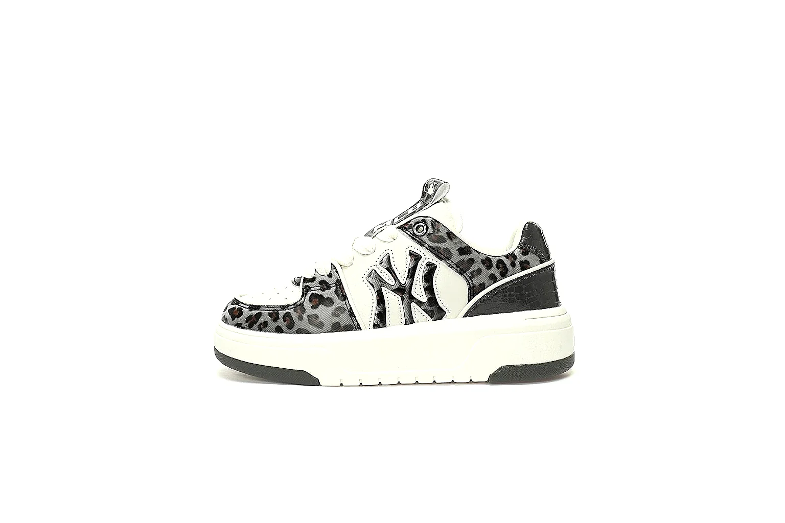 Kako Sheetbase record image for New Balance Black White Runner Sneaker