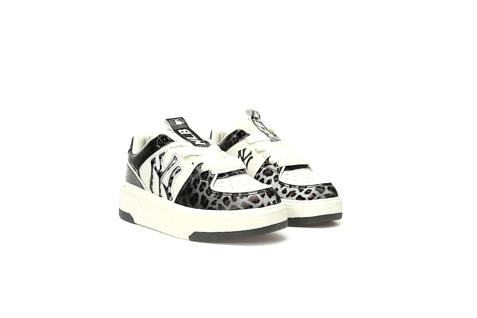 Kako Sheetbase record image for New Balance Black White Runner Sneaker thumbnail 5