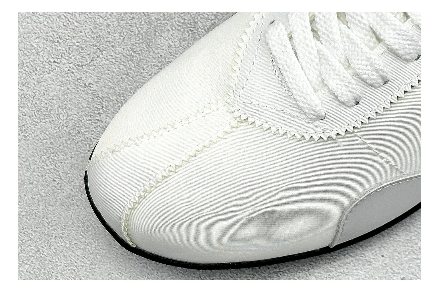Nike Moon Shoe OG White Black spreadsheet record image showing white upper, black Swoosh, slim retro runner shape, and waffle-style outsole thumbnail 5