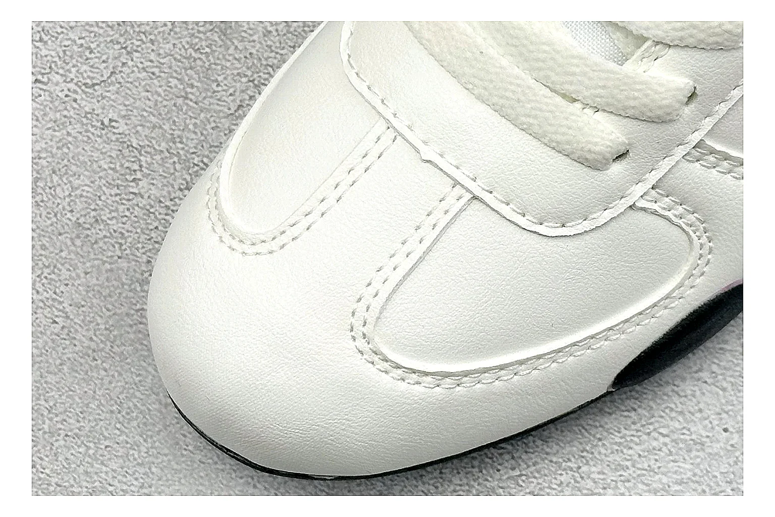Nike Sprint Sister White Black spreadsheet record photo showing white retro-runner upper, black Swoosh contrast, slim low-top profile, and light casual sole thumbnail 5