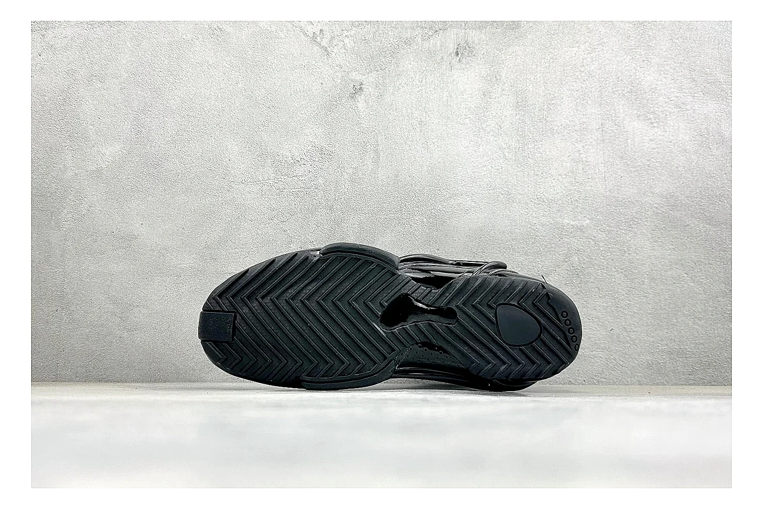 Nike Zoom Hyperflight Black spreadsheet record photo showing glossy black basketball upper, sleek shell shape, subtle Swoosh detail, and sculpted court sole thumbnail 4