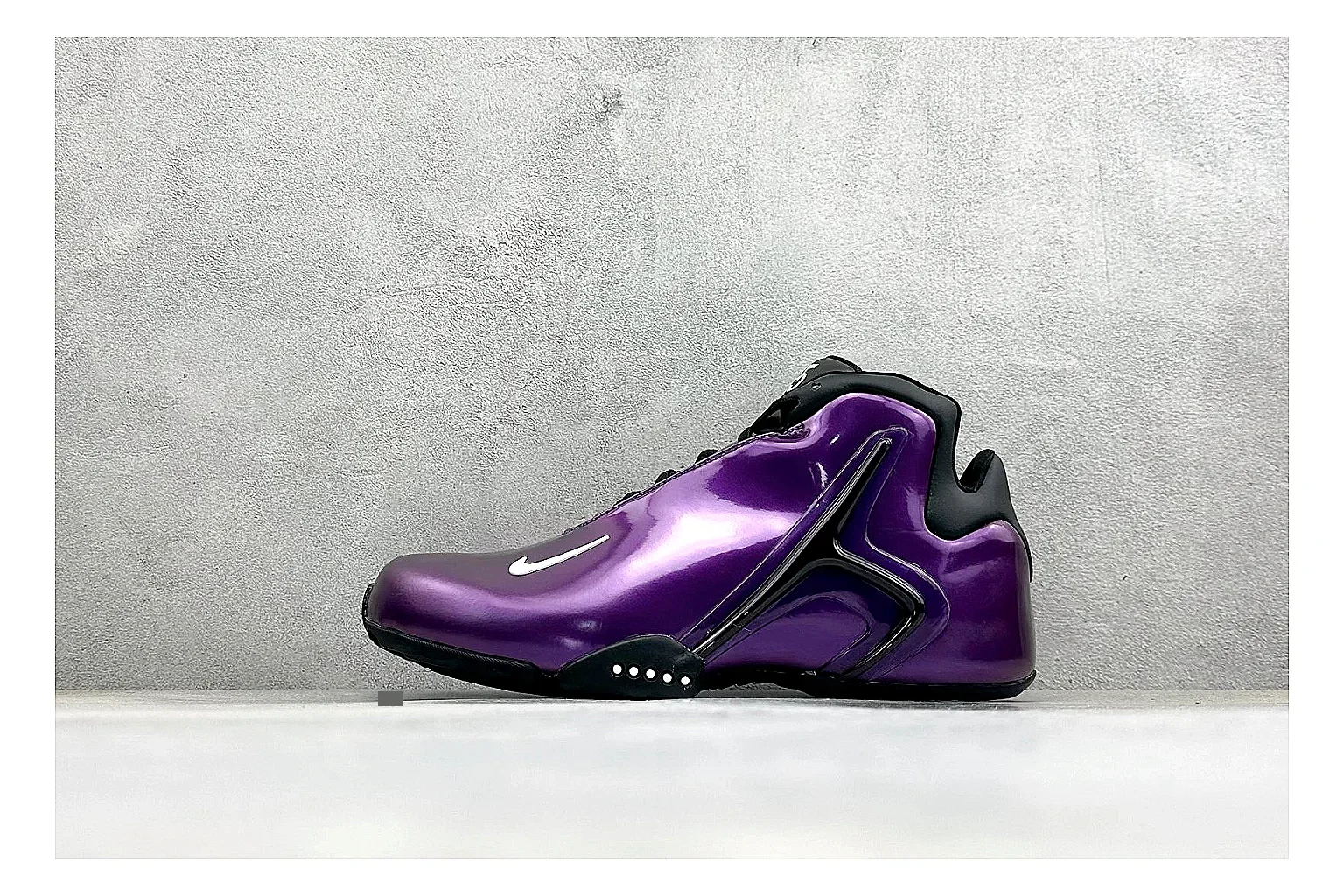Nike Zoom Hyperflight Purple spreadsheet record photo showing glossy purple upper, high-shine basketball shell, sculpted midsole, and sleek court profile