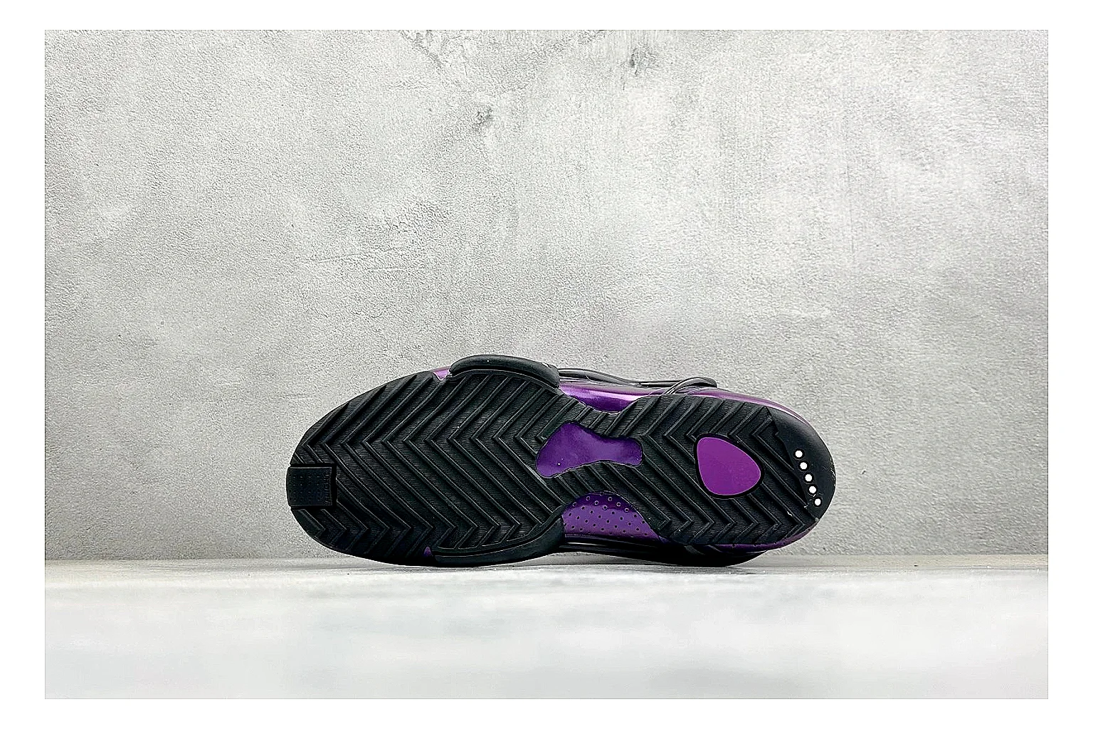 Nike Zoom Hyperflight Purple spreadsheet record photo showing glossy purple upper, high-shine basketball shell, sculpted midsole, and sleek court profile thumbnail 4