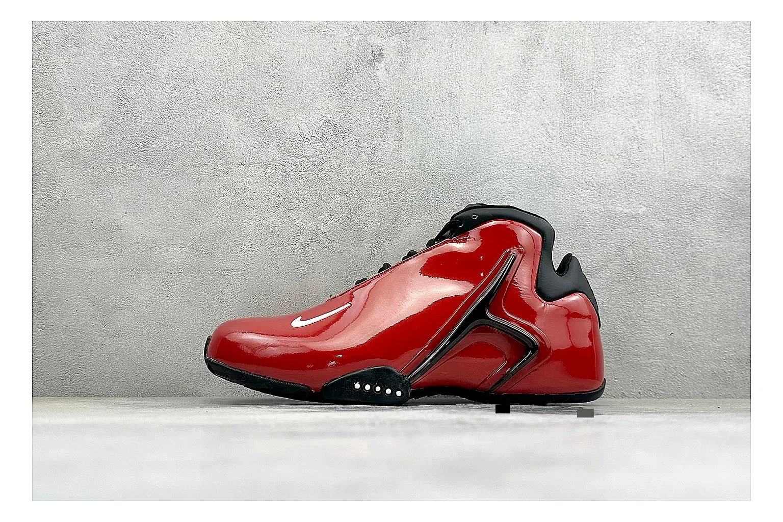 Nike Zoom Hyperflight Red spreadsheet record photo showing red glossy basketball upper, streamlined shell, black detail lines, and sculpted court sole