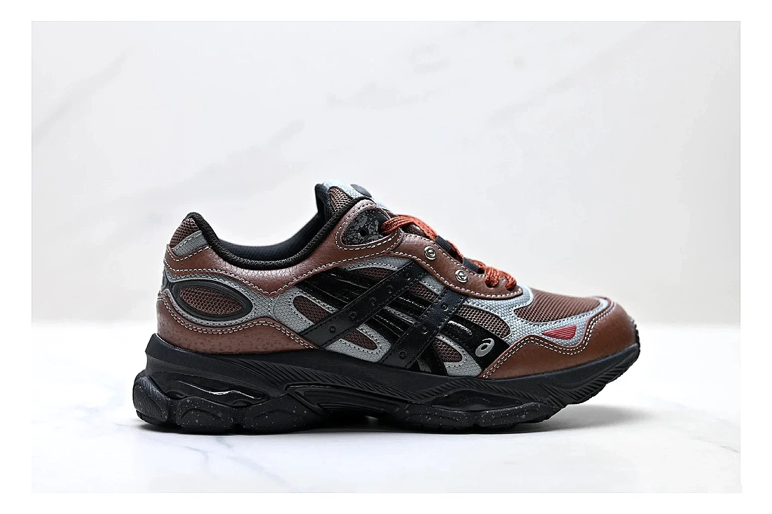 Onitsuka Tiger GEL-C 2.0 Brown Black Sneakers spreadsheet record image with brown black mesh runner sneakers with mesh-leather texture, side-profile shape, upper panel lines, and outsole detail