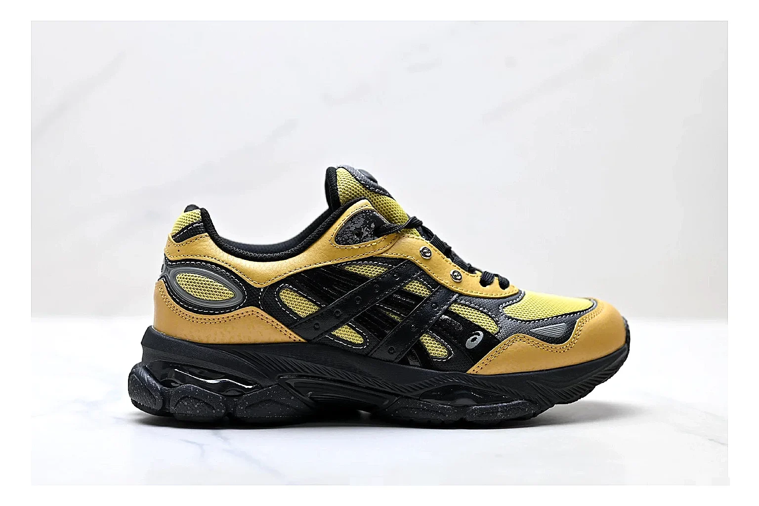 Onitsuka Tiger GEL-C 2.0 Yellow Black Sneakers spreadsheet record image with yellow black mesh runner sneakers with mesh-leather texture, side-profile shape, upper panel lines, and outsole detail