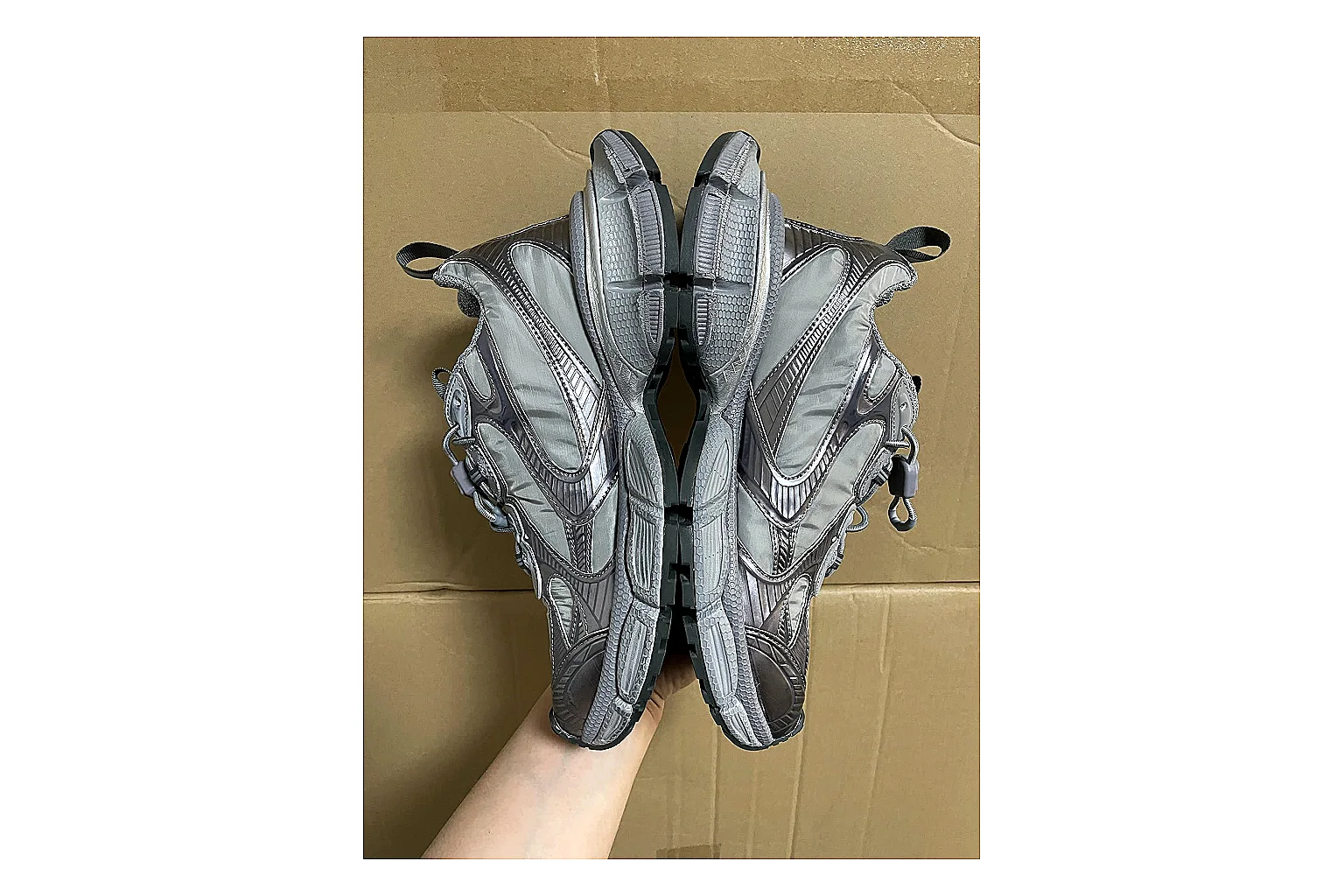 Casual Low-Top Sneaker 0679 spreadsheet record image with casual low-top sneaker with clean paneling, textured upper and six-view gallery for daily streetwear styling plus side-profile shape, upper panel lines, and outsole detail thumbnail 2
