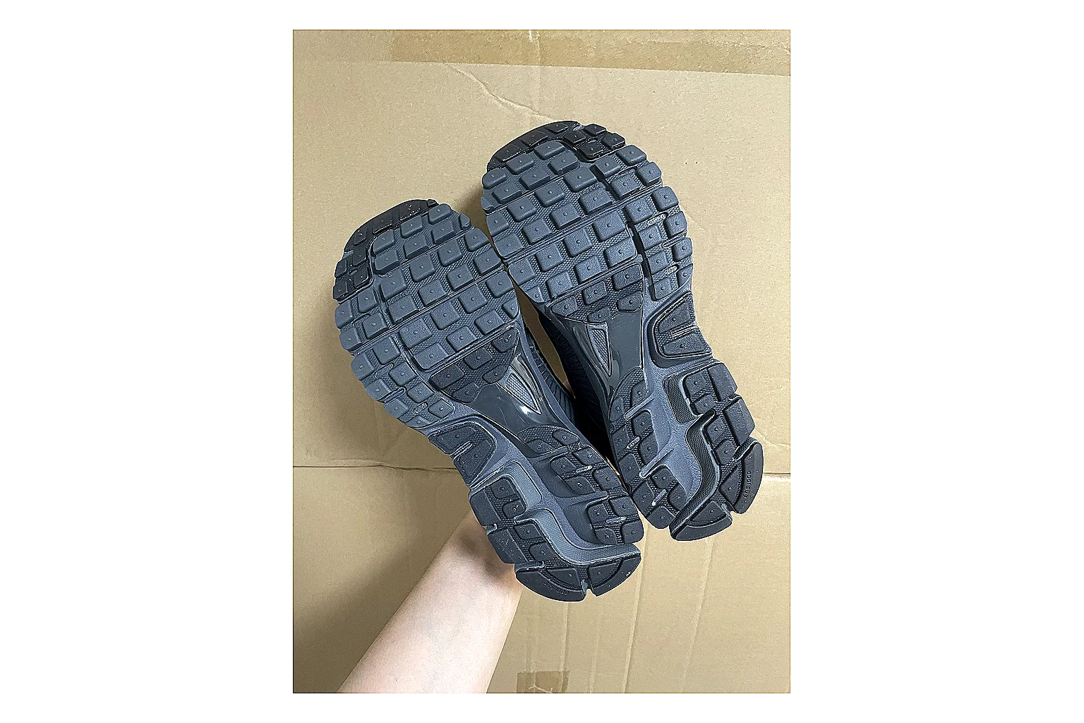 Casual Low-Top Sneaker 4864 spreadsheet record image with casual low-top sneaker with clean paneling, textured upper and six-view gallery for daily streetwear styling plus side-profile shape, upper panel lines, and outsole detail thumbnail 2