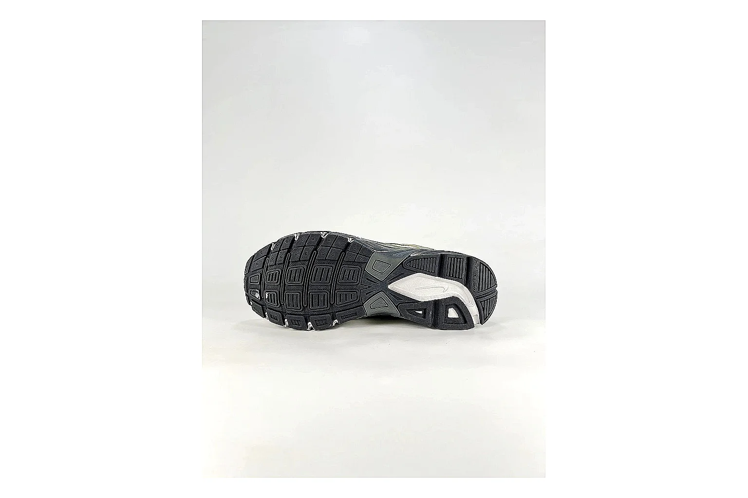 Other Casual Low-Top Sneaker 5134 spreadsheet record photo showing textured low-top upper, clean paneling, daily casual silhouette, and straightforward sole shape thumbnail 4