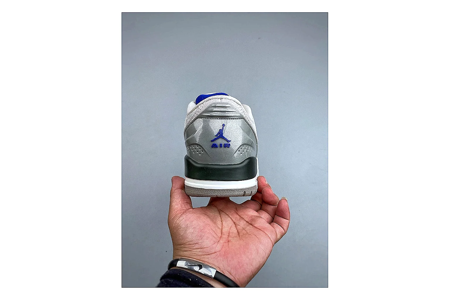 Casual Low-Top Sneaker 5215 Sheetbase record image with red casual low-top with mixed-material upper and low-profile shape thumbnail 2