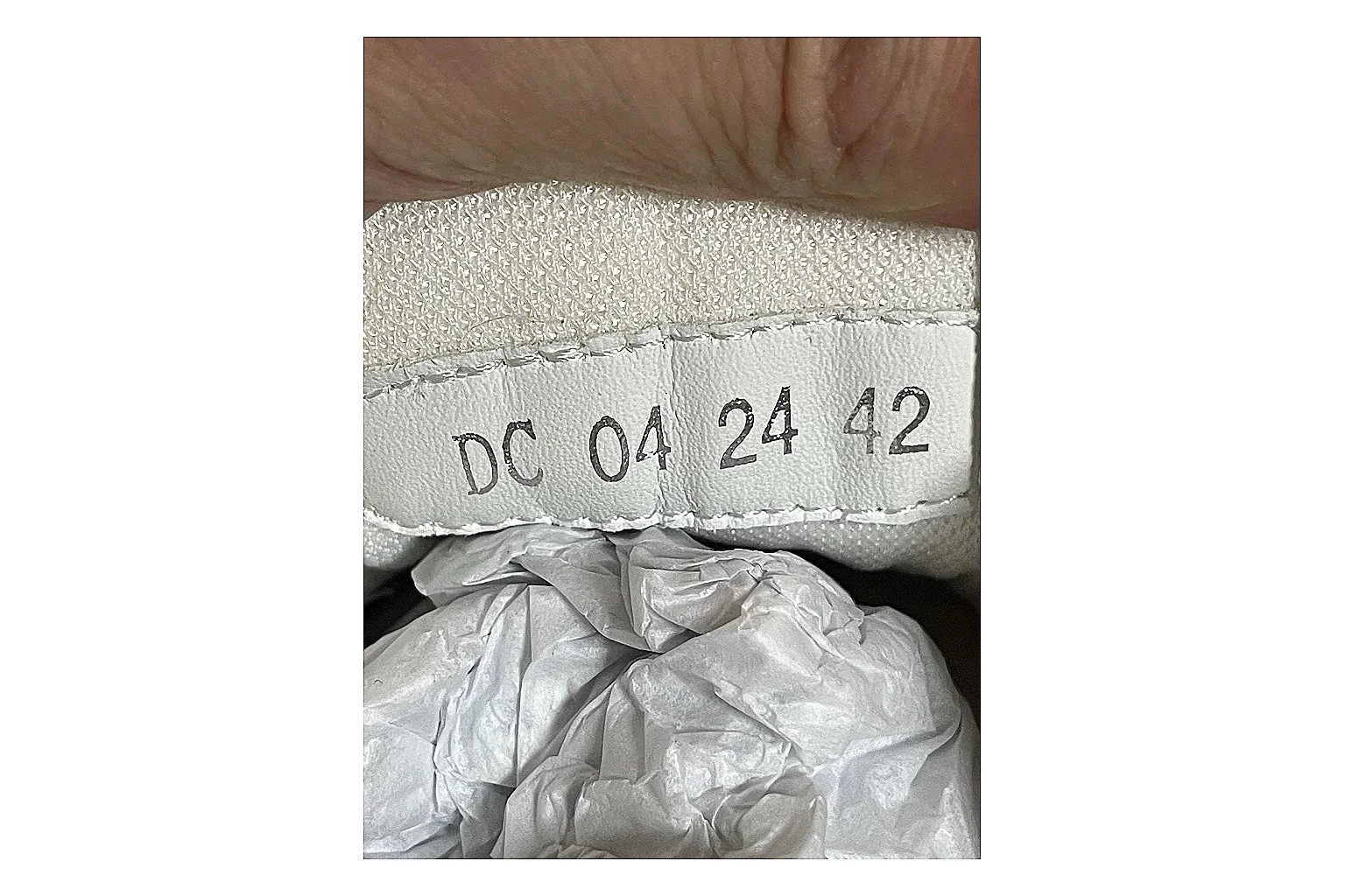 Casual Low-Top Sneaker 5690 Sheetbase record image with red casual low-top with mixed-material upper and low-profile shape thumbnail 2
