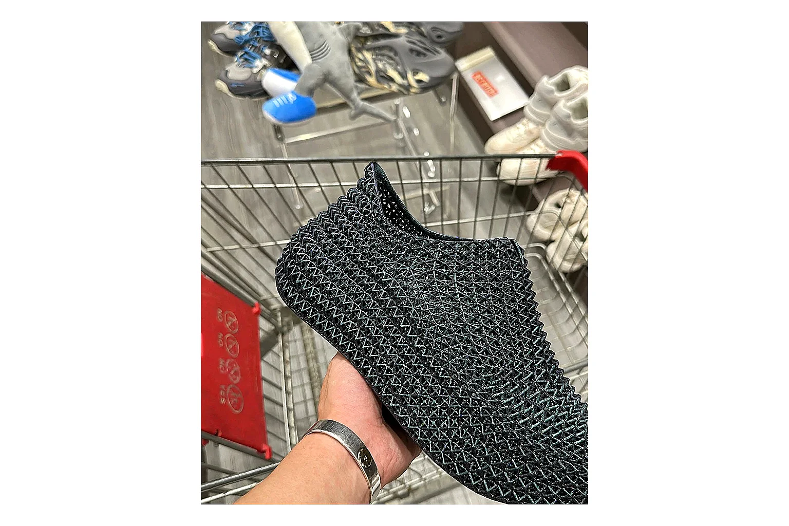 Casual Low-Top Sneaker 6928 spreadsheet record image SKU 1095506928 thumbnail 3