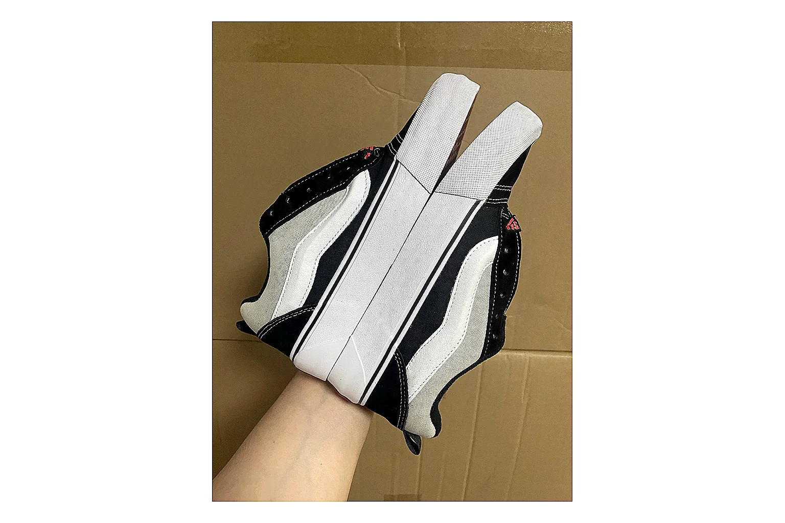 Casual Low-Top Sneaker 7560 spreadsheet record image with casual low-top sneaker with clean paneling, textured upper and six-view gallery for daily streetwear styling plus side-profile shape, upper panel lines, and outsole detail thumbnail 3