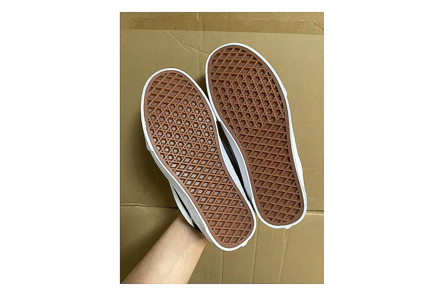 Casual Low-Top Sneaker 7560 spreadsheet record image with casual low-top sneaker with clean paneling, textured upper and six-view gallery for daily streetwear styling plus side-profile shape, upper panel lines, and outsole detail thumbnail 5