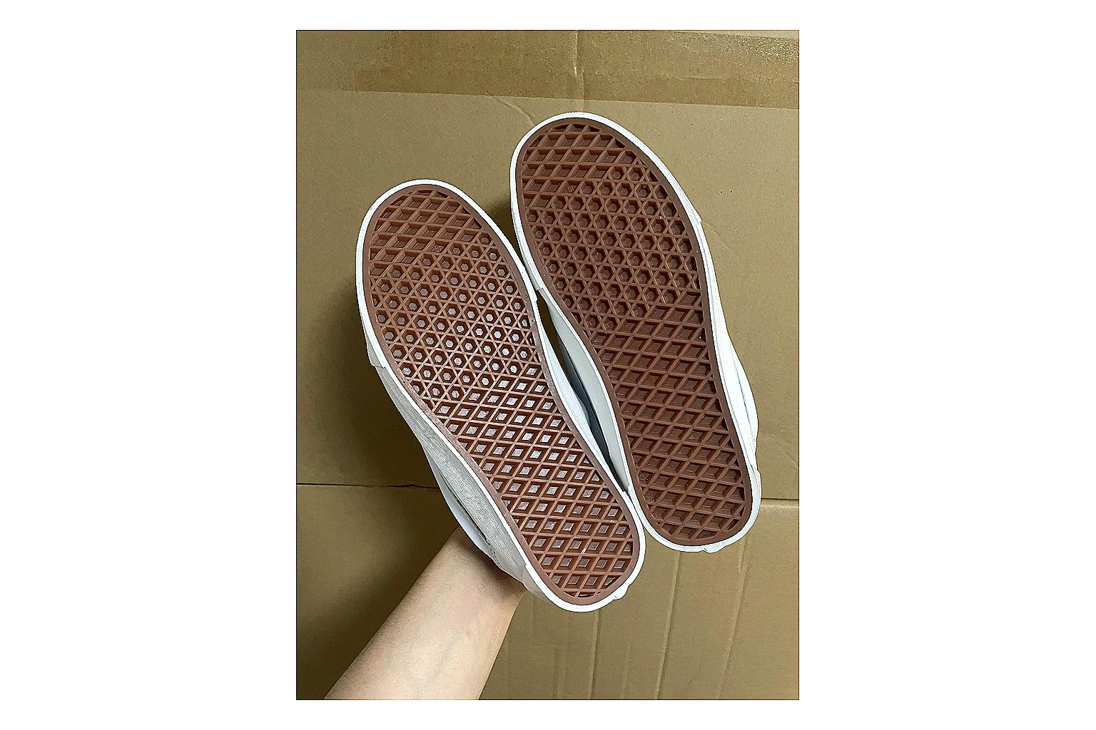 Casual Low-Top Sneaker 7578 Sheetbase record image with red casual low-top with mixed-material upper and low-profile shape thumbnail 5