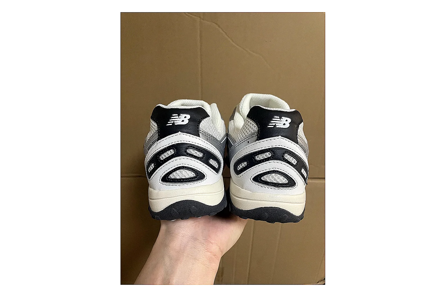 Casual Low-Top Sneaker 7629 Sheetbase record image with red casual low-top with mixed-material upper and low-profile shape thumbnail 4