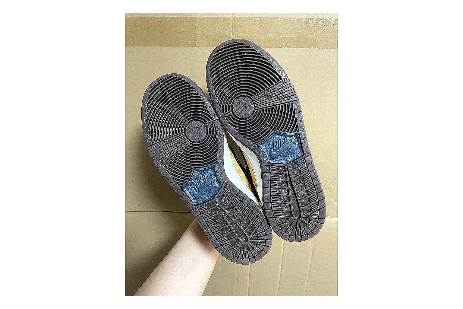 Casual Low-Top Sneaker 7697 Sheetbase record image with red casual low-top with mixed-material upper and low-profile shape thumbnail 2