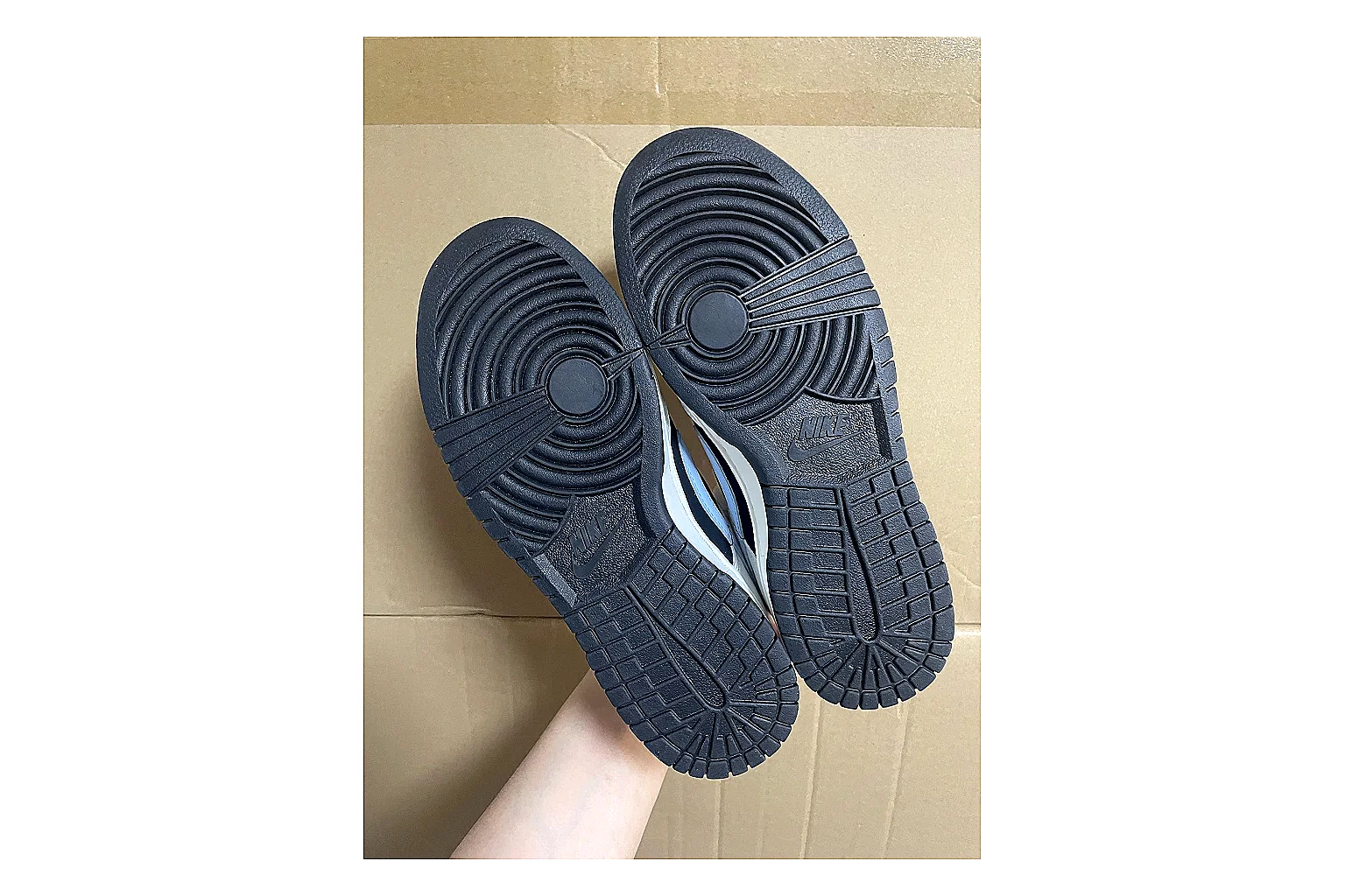 Casual Low-Top Sneaker 7765 spreadsheet record image SKU 1095507765 thumbnail 2