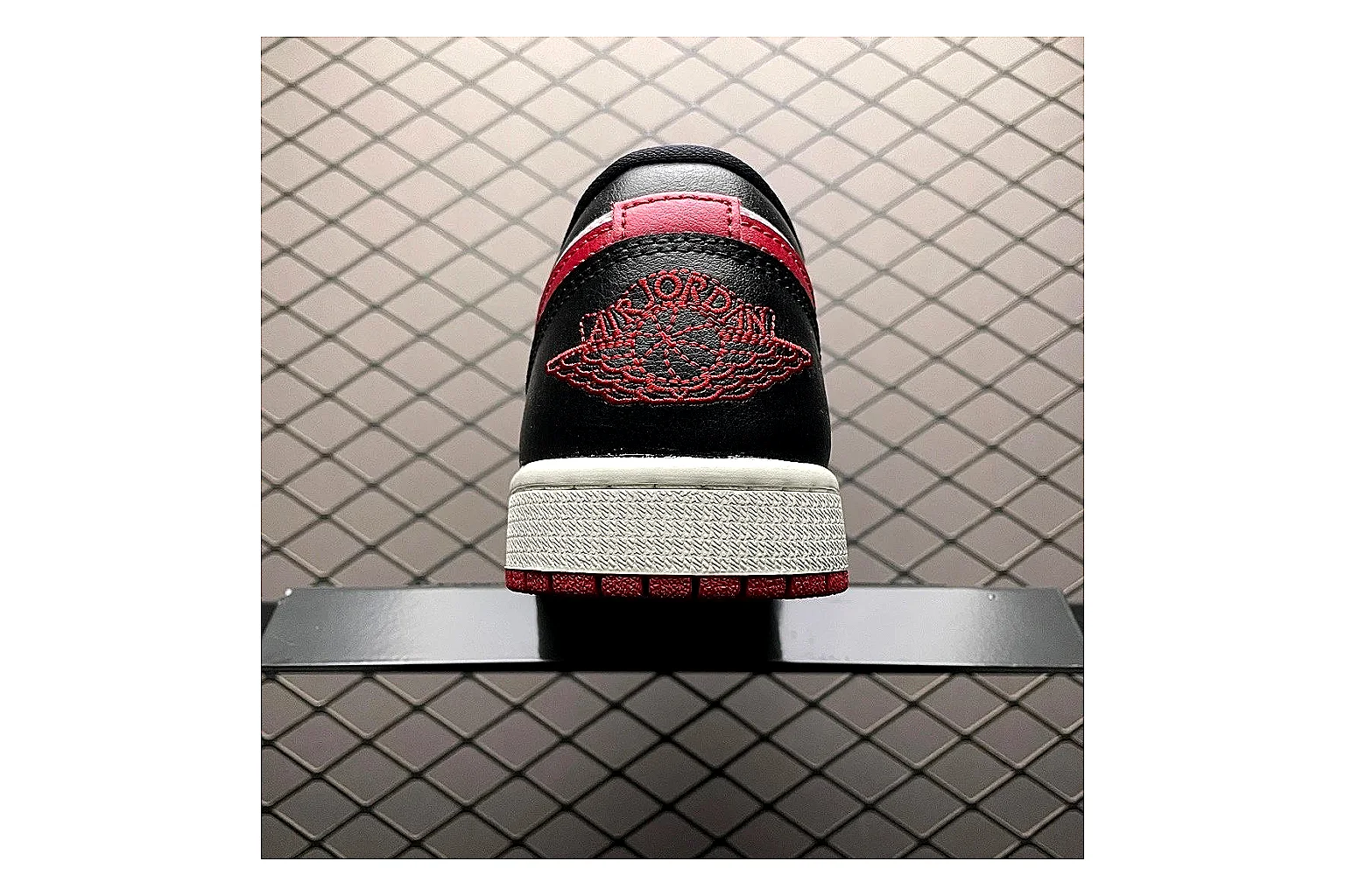 Casual Low-Top Sneaker 9725 spreadsheet record image with casual low-top sneaker with clean paneling, textured upper and six-view gallery for daily streetwear styling plus side-profile shape, upper panel lines, and outsole detail thumbnail 2