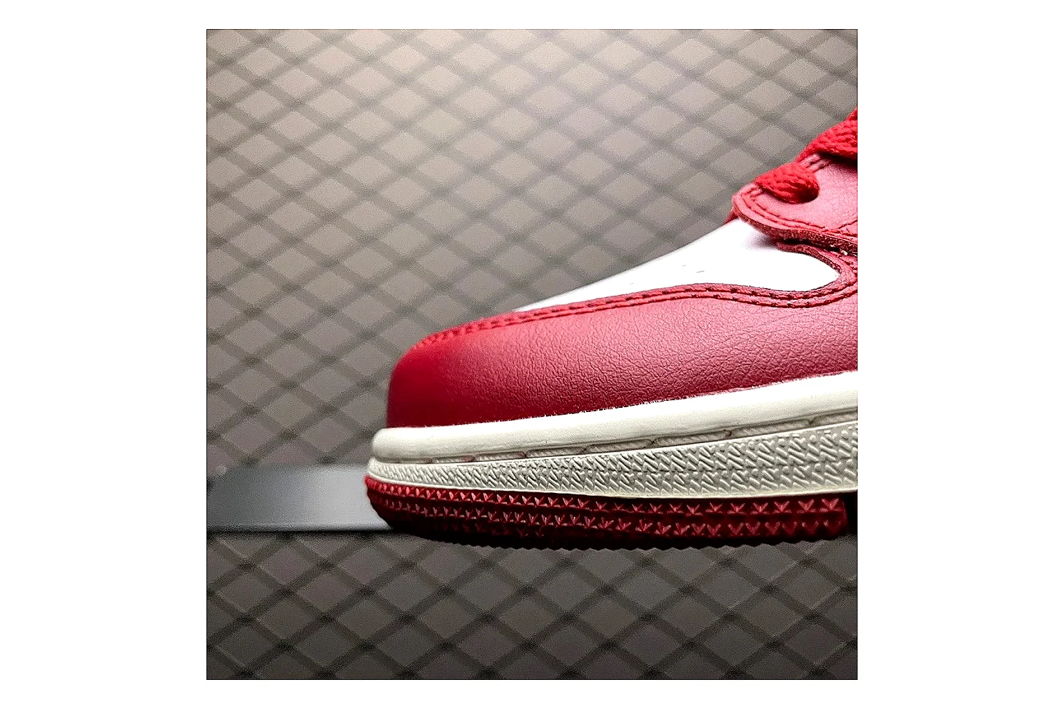 Casual Low-Top Sneaker 9725 spreadsheet record image with casual low-top sneaker with clean paneling, textured upper and six-view gallery for daily streetwear styling plus side-profile shape, upper panel lines, and outsole detail thumbnail 3