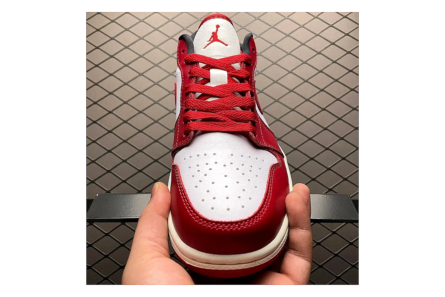 Casual Low-Top Sneaker 9725 spreadsheet record image with casual low-top sneaker with clean paneling, textured upper and six-view gallery for daily streetwear styling plus side-profile shape, upper panel lines, and outsole detail thumbnail 4