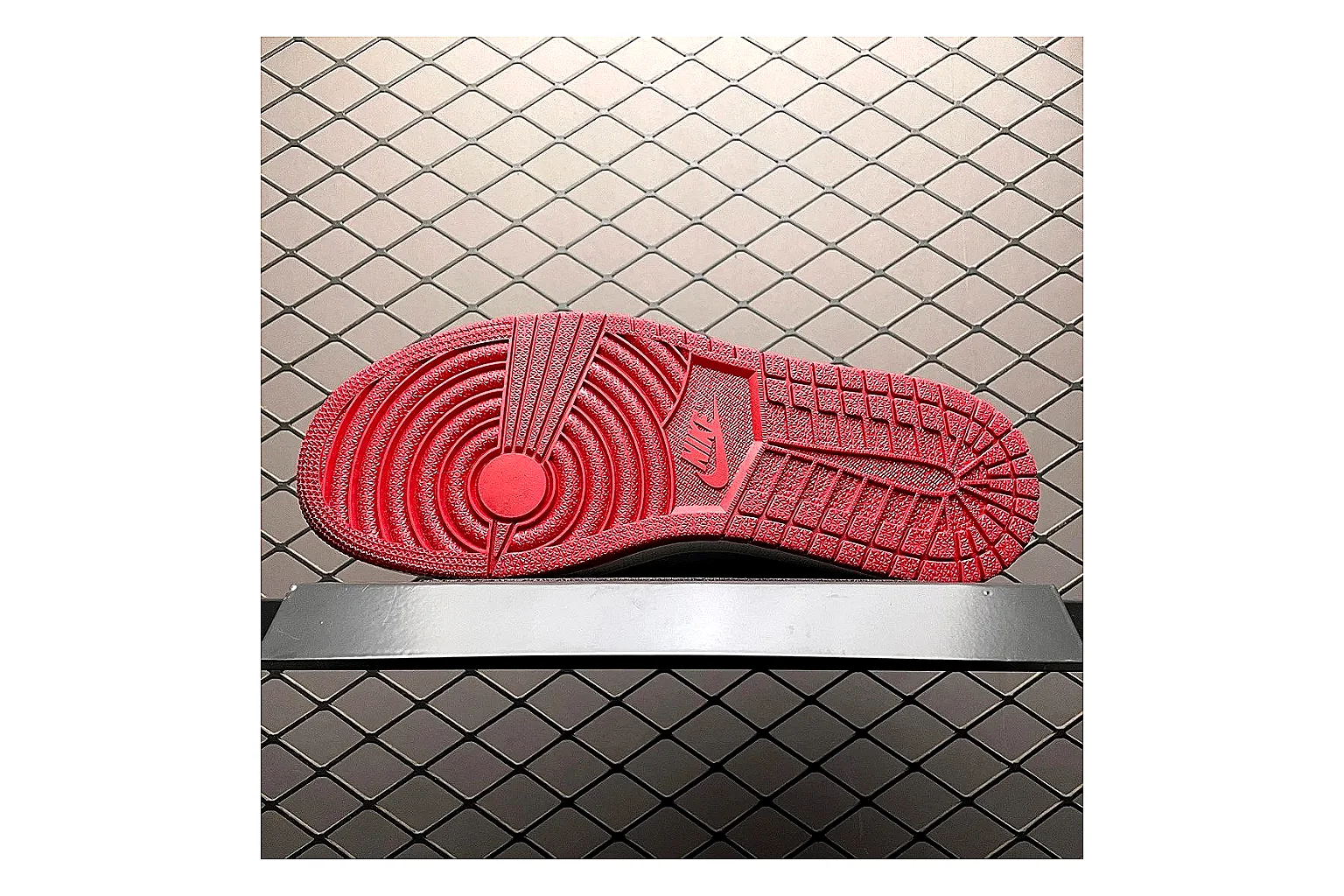 Casual Low-Top Sneaker 9725 spreadsheet record image with casual low-top sneaker with clean paneling, textured upper and six-view gallery for daily streetwear styling plus side-profile shape, upper panel lines, and outsole detail thumbnail 5